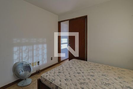 Casa à venda com 390m², 4 quartos e 2 vagas Casa à venda com 390m², 4 quartos e 2 vagasQuarto 1