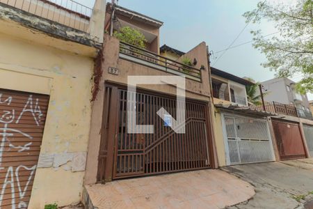 Casa para alugar com 190m², 3 quartos e 4 vagas Casa para alugar com 190m², 3 quartos e 4 vagasFachada