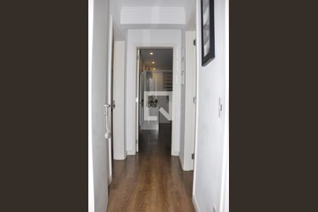 Apartamento à venda com 162m², 3 quartos e 3 vagas Apartamento à venda com 162m², 3 quartos e 3 vagasDetalhe - Corredor Quartos