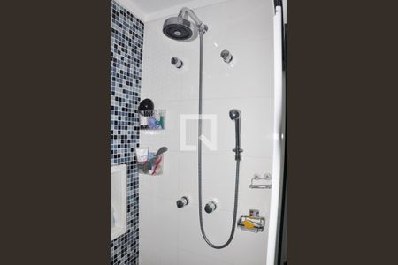 Apartamento à venda com 162m², 3 quartos e 3 vagas Apartamento à venda com 162m², 3 quartos e 3 vagasDetalhe - Suíte