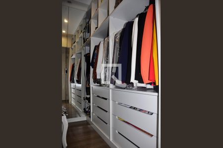 Apartamento à venda com 162m², 3 quartos e 3 vagas Apartamento à venda com 162m², 3 quartos e 3 vagasDetalhe - Closet