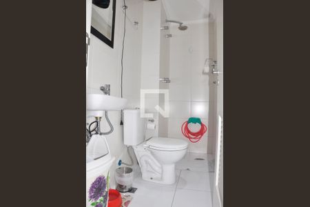 Apartamento à venda com 162m², 3 quartos e 3 vagas Apartamento à venda com 162m², 3 quartos e 3 vagasDetalhe - Banheiro da àrea de Serviço