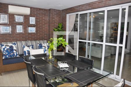 Apartamento à venda com 162m², 3 quartos e 3 vagas Apartamento à venda com 162m², 3 quartos e 3 vagasDetalhe - Varanda