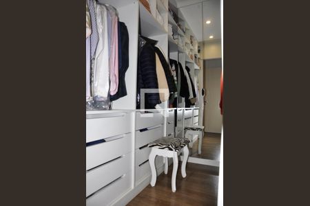 Apartamento à venda com 162m², 3 quartos e 3 vagas Apartamento à venda com 162m², 3 quartos e 3 vagasDetalhe - Closet