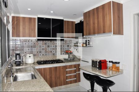 Apartamento à venda com 162m², 3 quartos e 3 vagas Apartamento à venda com 162m², 3 quartos e 3 vagasDetalhe - Cozinha