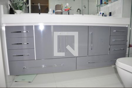 Apartamento à venda com 162m², 3 quartos e 3 vagas Apartamento à venda com 162m², 3 quartos e 3 vagasDetalhe - Suíte