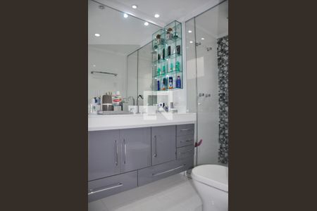 Apartamento à venda com 162m², 3 quartos e 3 vagas Apartamento à venda com 162m², 3 quartos e 3 vagasDetalhe - Suíte