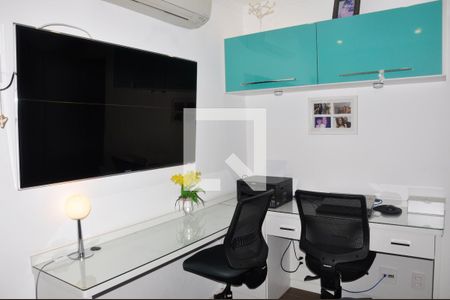 Apartamento à venda com 162m², 3 quartos e 3 vagas Apartamento à venda com 162m², 3 quartos e 3 vagasDetalhe - Quarto 02 com Suíte