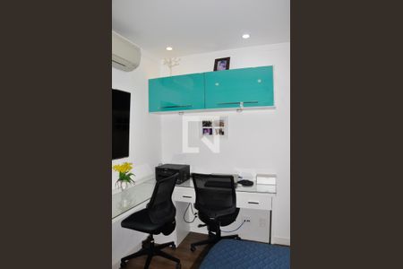 Apartamento à venda com 162m², 3 quartos e 3 vagas Apartamento à venda com 162m², 3 quartos e 3 vagasDetalhe - Quarto 02 com Suíte