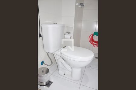 Apartamento à venda com 162m², 3 quartos e 3 vagas Apartamento à venda com 162m², 3 quartos e 3 vagasDetalhe - Banheiro da àrea de Serviço