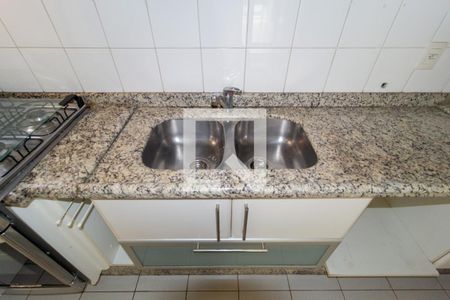 Apartamento para alugar com 120m², 2 quartos e 2 vagas Apartamento para alugar com 120m², 2 quartos e 2 vagasDetalhe - Cozinha