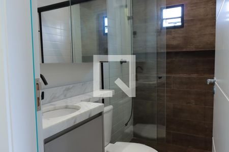 Banheiro de kitnet/studio para alugar com 1 quarto, 27m² em Indianópolis, São Paulo