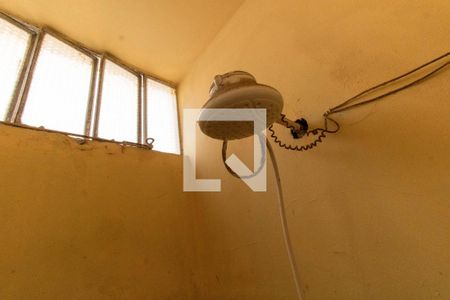 Casa à venda com 262m², 5 quartos e 4 vagasChuveiro do Banheiro de Serviço