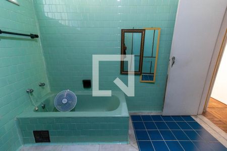 Casa à venda com 262m², 5 quartos e 4 vagasBanheiro Social 1