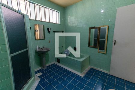 Casa à venda com 262m², 5 quartos e 4 vagasBanheiro Social 1