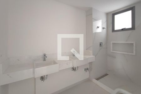 Apartamento à venda com 190m², 3 quartos e 4 vagasBanheiro Suíte 2