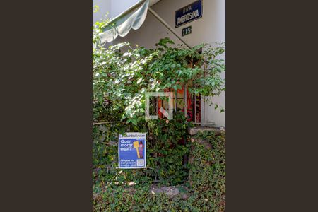 Casa à venda com 125m², 4 quartos e sem vaga Casa à venda com 125m², 4 quartos e sem vagaplaquinha