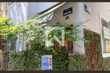 Casa à venda com 125m², 4 quartos e sem vaga Casa à venda com 125m², 4 quartos e sem vagaplaquinha