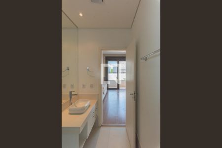 Casa de condomínio à venda com 460m², 4 quartos e 2 vagasBanheiro da Suíte 3