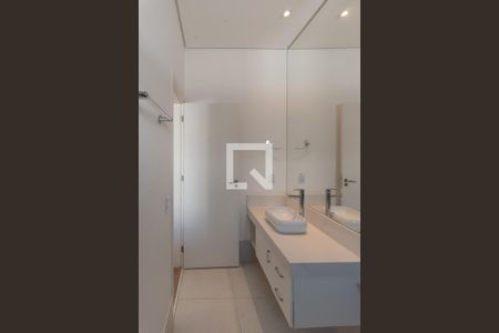 Casa de condomínio à venda com 460m², 4 quartos e 2 vagasBanheiro da Suíte 2