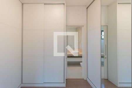 Casa de condomínio à venda com 460m², 4 quartos e 2 vagasCloset da Suíte 1