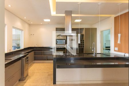 Casa de condomínio à venda com 460m², 4 quartos e 2 vagasCozinha