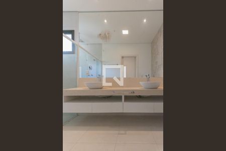 Casa de condomínio à venda com 460m², 4 quartos e 2 vagasBanheiro da Suíte 1