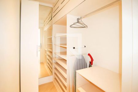 Apartamento à venda com 68m², 1 quarto e 1 vaga Apartamento à venda com 68m², 1 quarto e 1 vagaCloset