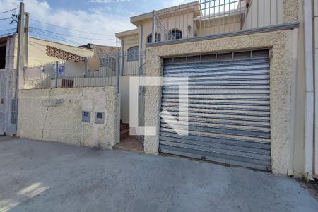 Casa à venda com 300m², 3 quartos e 1 vaga Casa à venda com 300m², 3 quartos e 1 vagaFachada