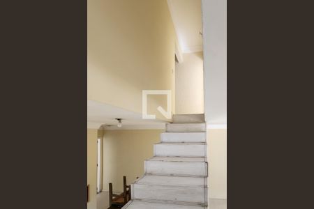 Casa para alugar com 216m², 3 quartos e 2 vagasEscada