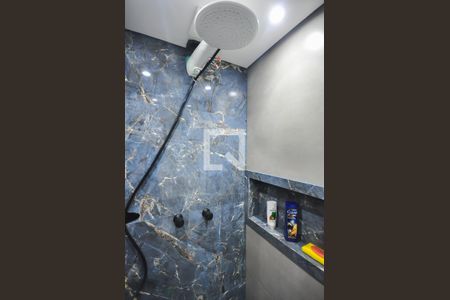 Apartamento à venda com 74m², 3 quartos e 1 vagaChuveiro do Banheiro da Suíte