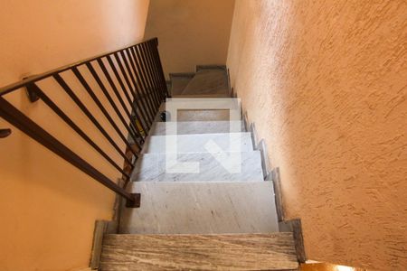 Casa à venda com 146m², 4 quartos e 2 vagasEscada