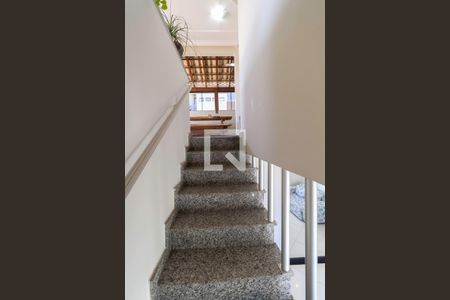 Apartamento à venda com 200m², 4 quartos e 3 vagasEscada