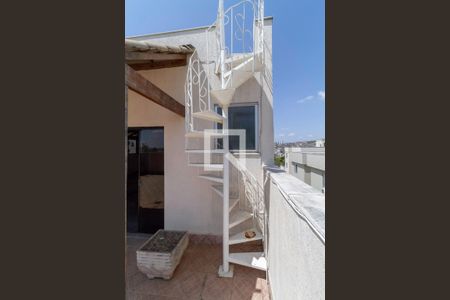 Apartamento à venda com 200m², 4 quartos e 3 vagasCobertura - escada