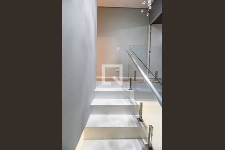 Escada de casa para alugar com 2 quartos, 125m² em Jardim Ana Cristina(votupoca), Barueri