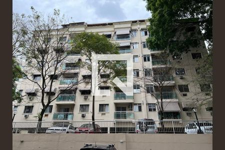 Apartamento à venda com 181m², 2 quartos e 1 vaga Apartamento à venda com 181m², 2 quartos e 1 vagaFachada