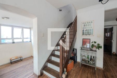 Apartamento para alugar com 134m², 2 quartos e sem vaga Apartamento para alugar com 134m², 2 quartos e sem vagaEscada