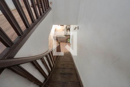 Apartamento para alugar com 134m², 2 quartos e sem vaga Apartamento para alugar com 134m², 2 quartos e sem vagaEscada