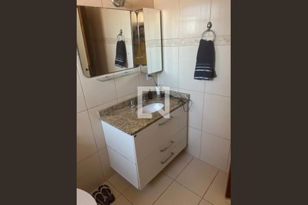 Casa à venda com 240m², 3 quartos e 4 vagasBanheiro