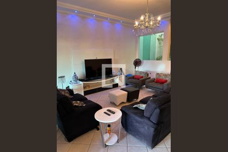 Casa à venda com 240m², 3 quartos e 4 vagasSala