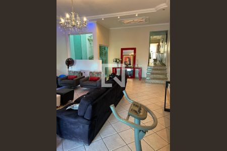 Casa à venda com 240m², 3 quartos e 4 vagasSala