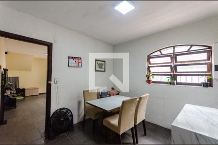 Casa para alugar com 100m², 3 quartos e 6 vagasCozinha