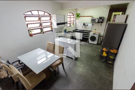 Casa para alugar com 100m², 3 quartos e 6 vagasCozinha