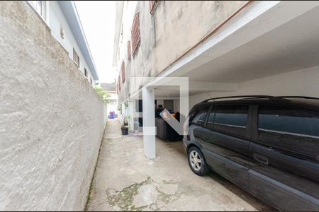 Casa para alugar com 100m², 3 quartos e 6 vagasCorredor externo