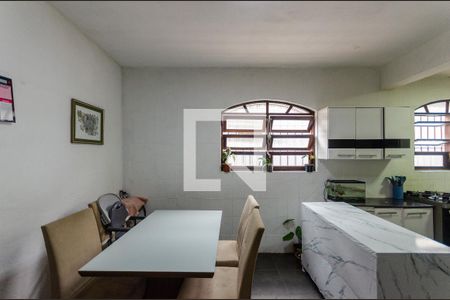 Casa para alugar com 100m², 3 quartos e 6 vagasCozinha