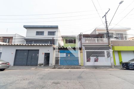 Casa para alugar com 65m², 2 quartos e 2 vagasFachada