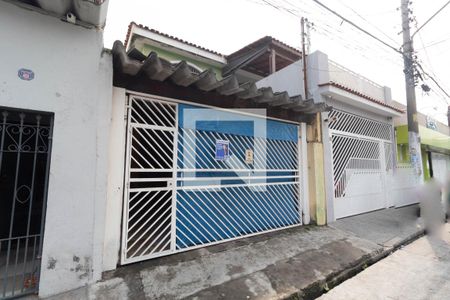 Casa para alugar com 65m², 2 quartos e 2 vagasFachada