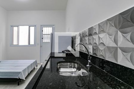 Cozinha de kitnet/studio para alugar com 1 quarto, 15m² em Jardim Universo, Mogi das Cruzes