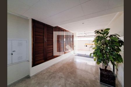 Apartamento à venda com 85m², 2 quartos e 1 vaga Apartamento à venda com 85m², 2 quartos e 1 vagaHall social