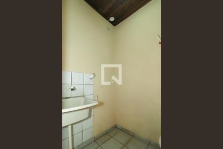 Casa à venda com 90m², 2 quartos e 3 vagas Casa à venda com 90m², 2 quartos e 3 vagasBanheiro fundos